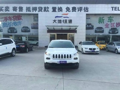 探究2014款進(jìn)口自由光都市版 二手市場(chǎng)中的白色座駕與專業(yè)洗掃車的對(duì)比分析